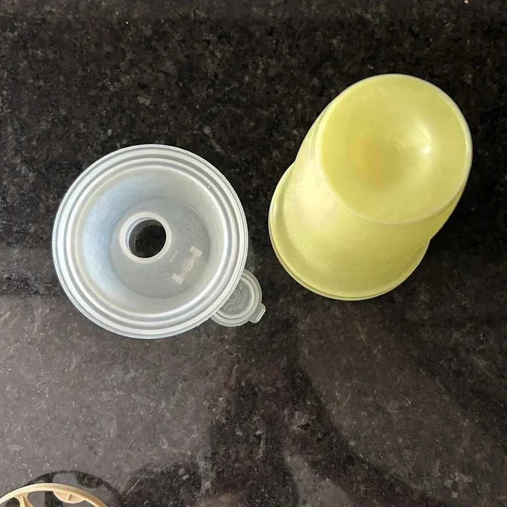 Vintage Tupperware Pale Yellow Quick Shake Mixer Model 844-11 shaker wheel